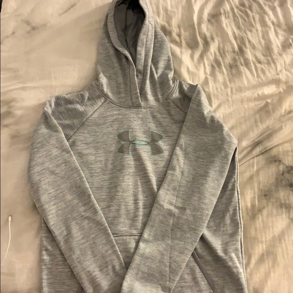 Grey women’s Under Armour sweat shirt